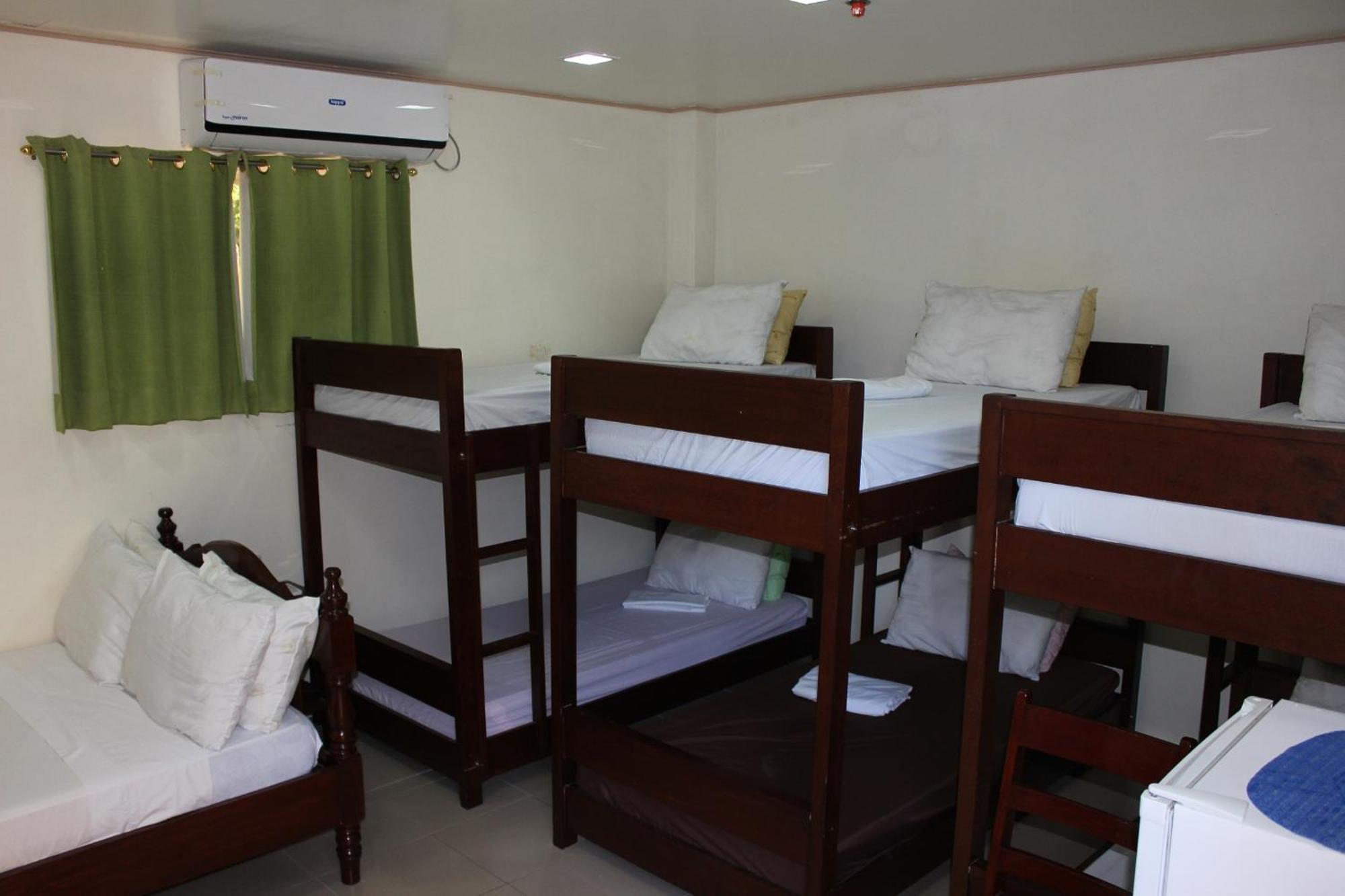 Blue Lagoon Inn & Suites Puerto Princesa Esterno foto