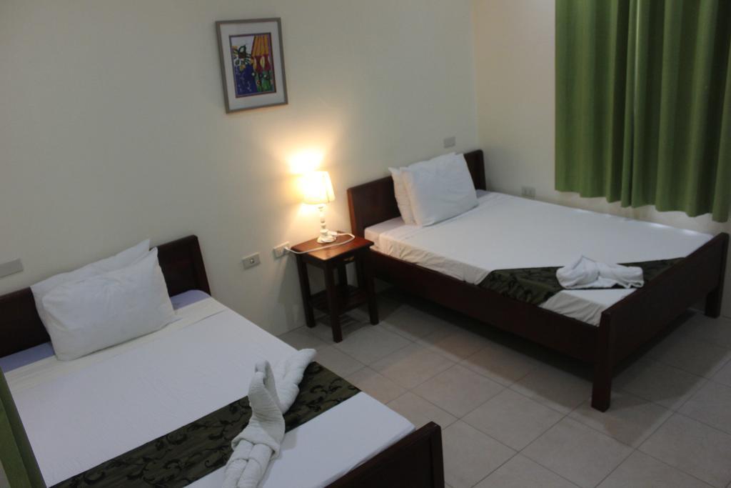 Blue Lagoon Inn & Suites Puerto Princesa Esterno foto