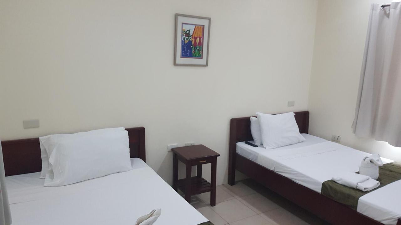 Blue Lagoon Inn & Suites Puerto Princesa Esterno foto