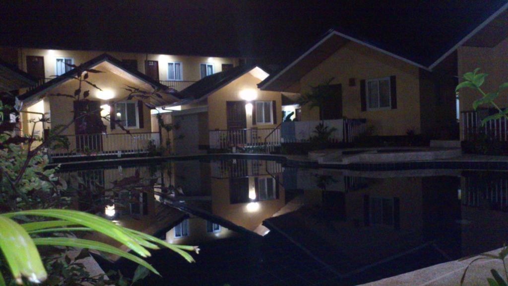 Blue Lagoon Inn & Suites Puerto Princesa Esterno foto