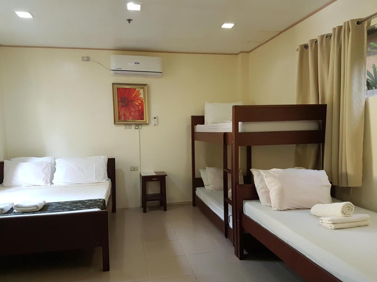 Blue Lagoon Inn & Suites Puerto Princesa Esterno foto
