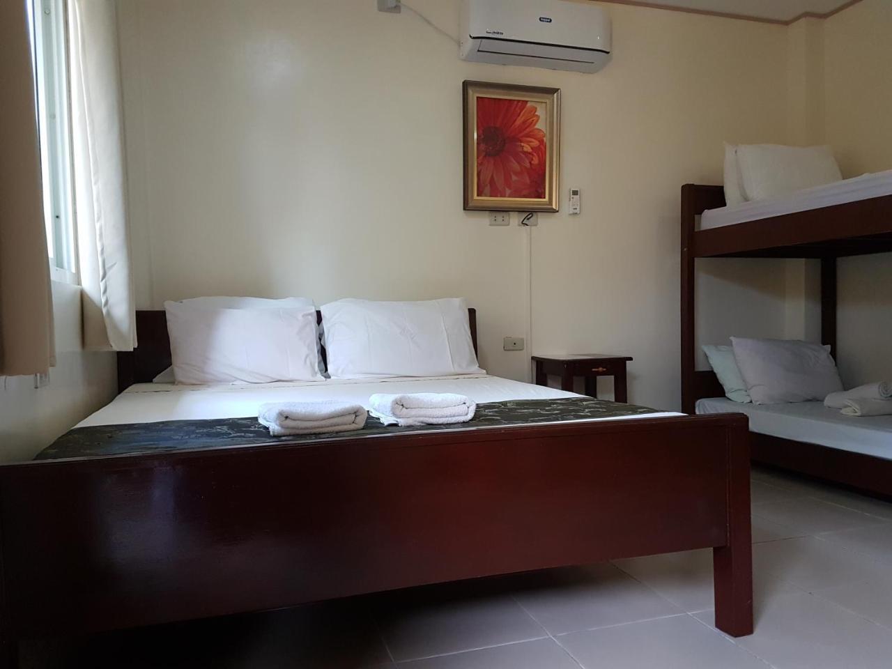 Blue Lagoon Inn & Suites Puerto Princesa Esterno foto