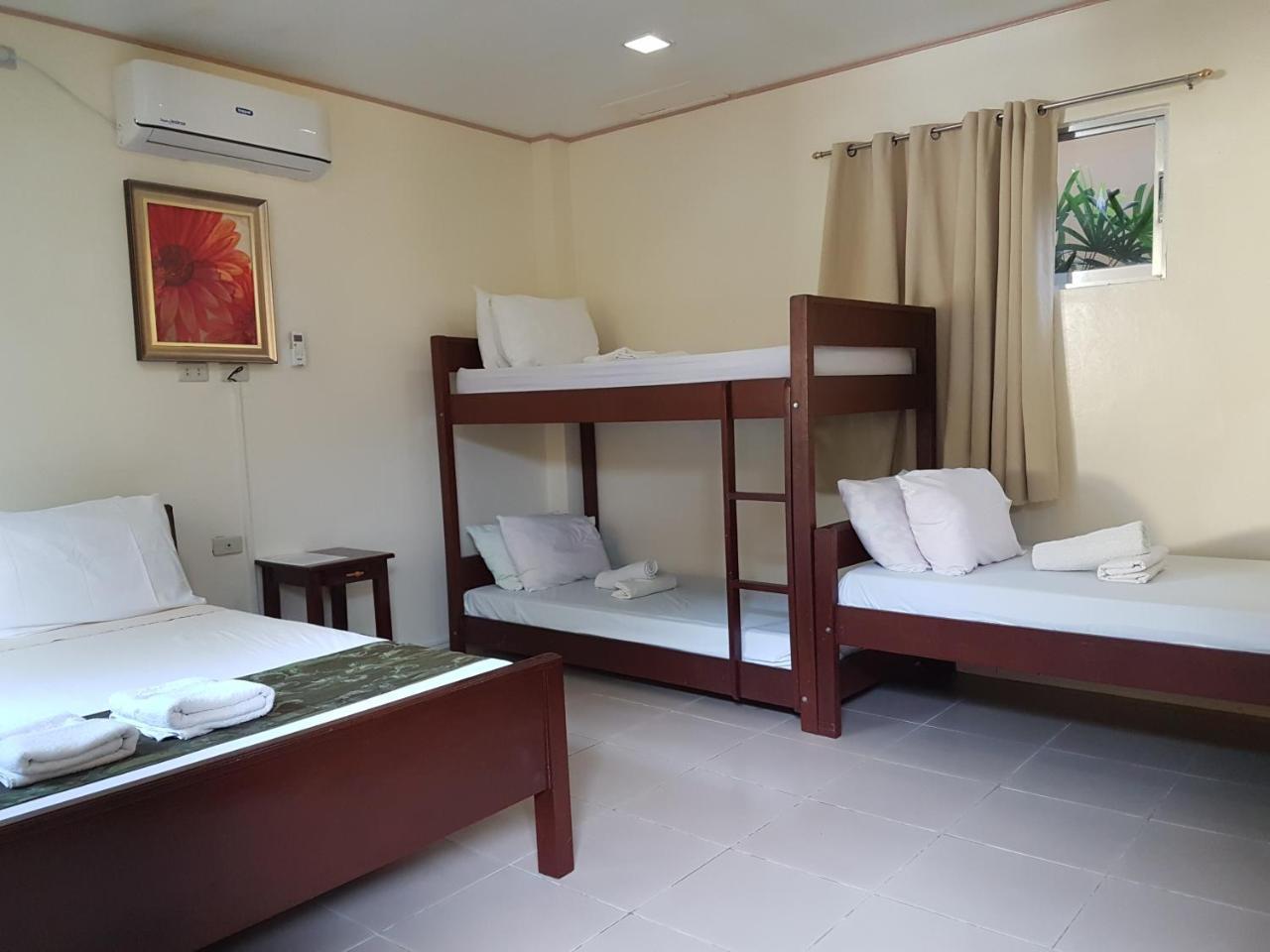 Blue Lagoon Inn & Suites Puerto Princesa Esterno foto