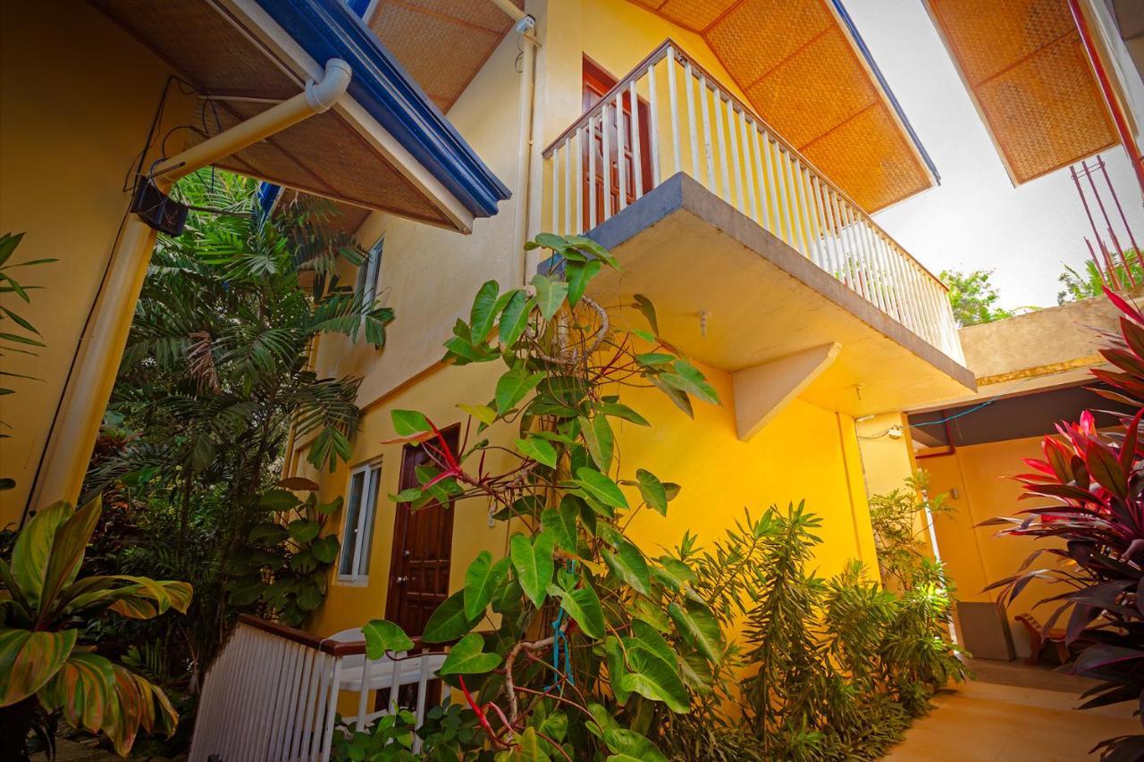 Blue Lagoon Inn & Suites Puerto Princesa Esterno foto
